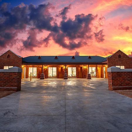 Red Waratah Accommodation ベンディゴ エクステリア 写真